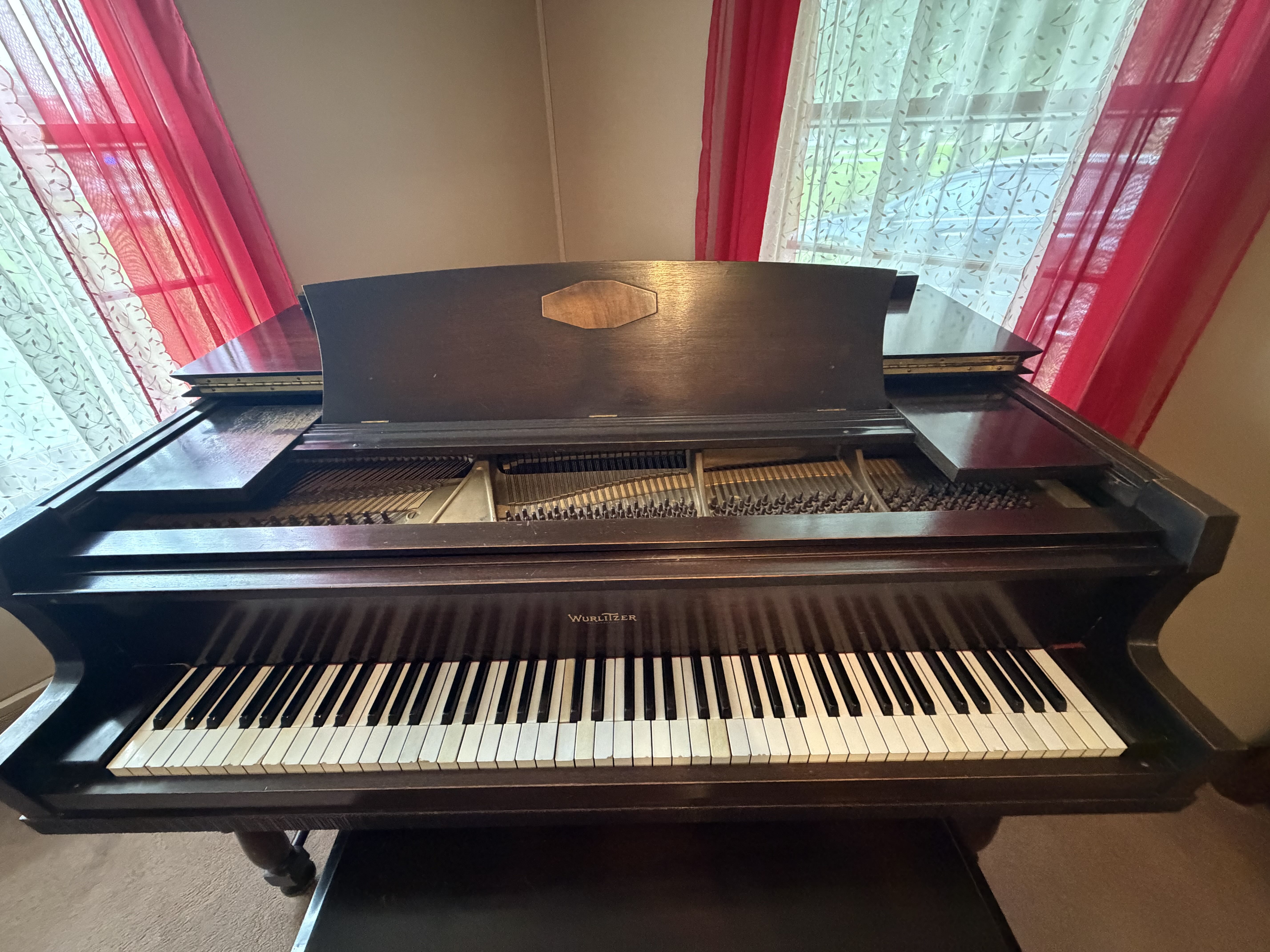 Circa 1929 Wurlitzer Baby Grand – Professionally Tuned – Mat