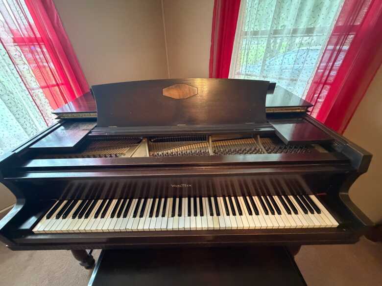 Circa 1929 Wurlitzer Baby Grand – Professionally Tuned – Mat