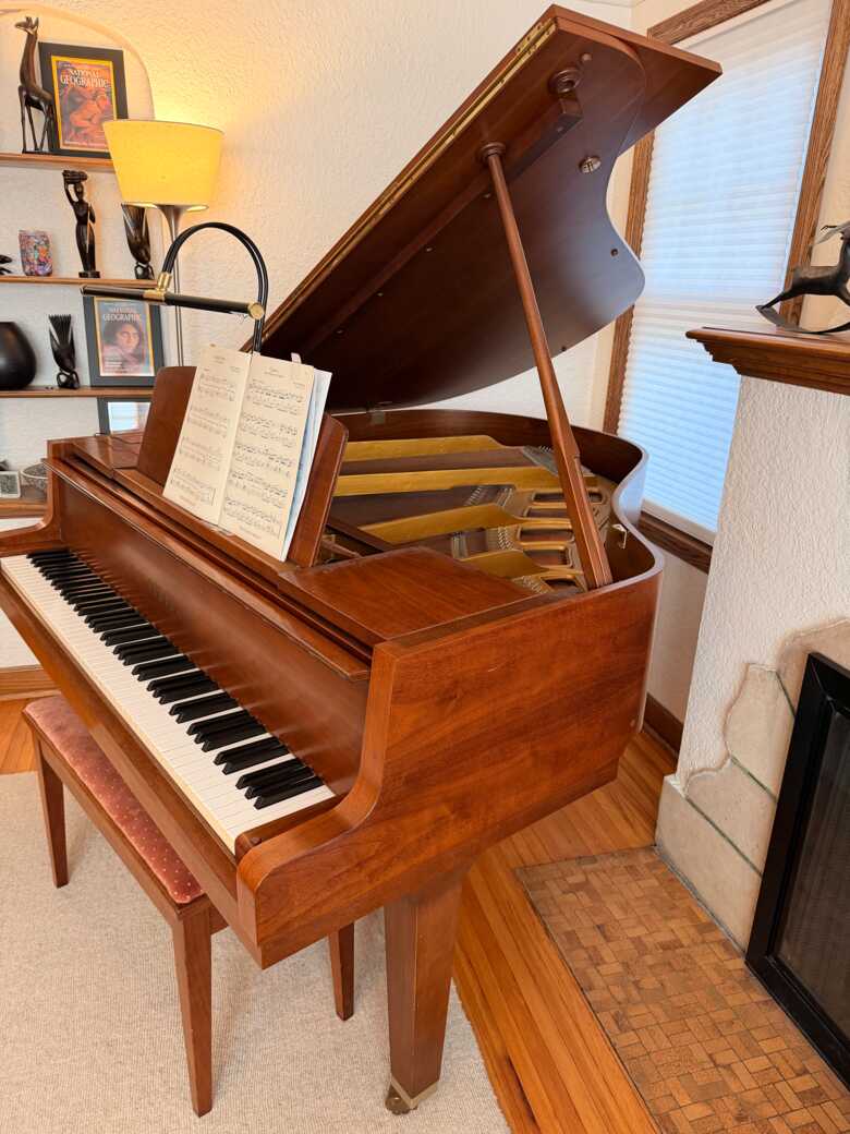 Beautiful Yamaha Baby Grand 