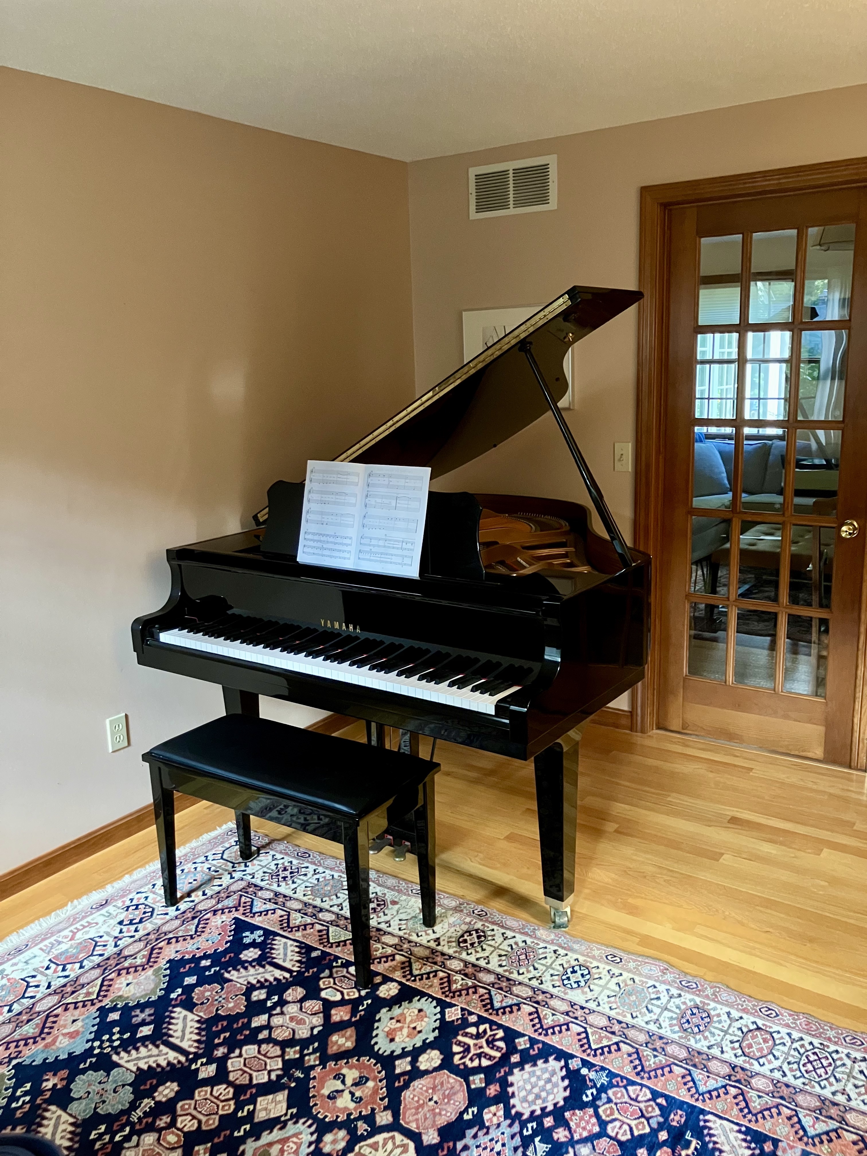1998 Yamaha GP1 Baby Grand Piano — Ebony Polish, Excellent C