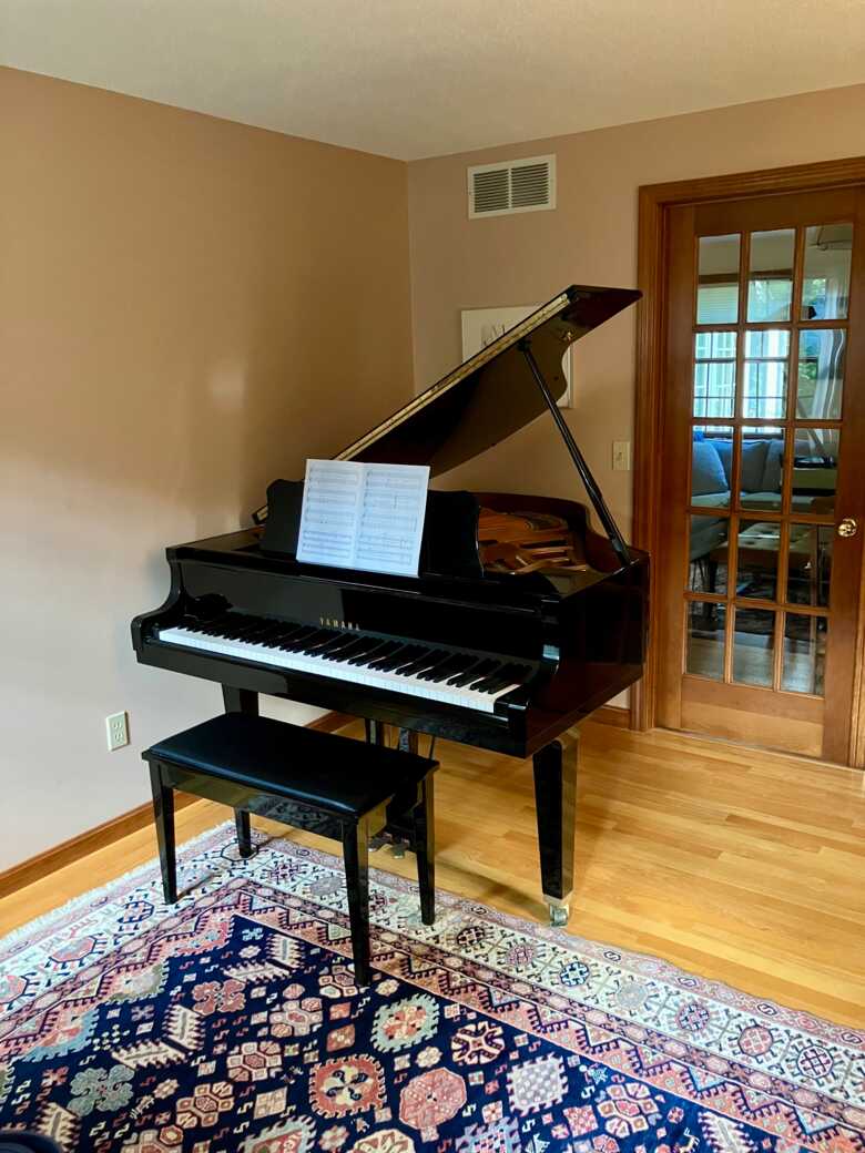 1998 Yamaha GP1 Baby Grand Piano — Ebony Polish, Excellent C