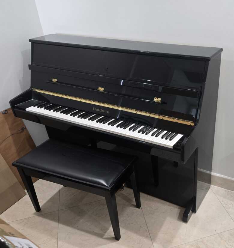 BALDWIN 44” STUDIO UPRIGHT PIANO – TUNED 
