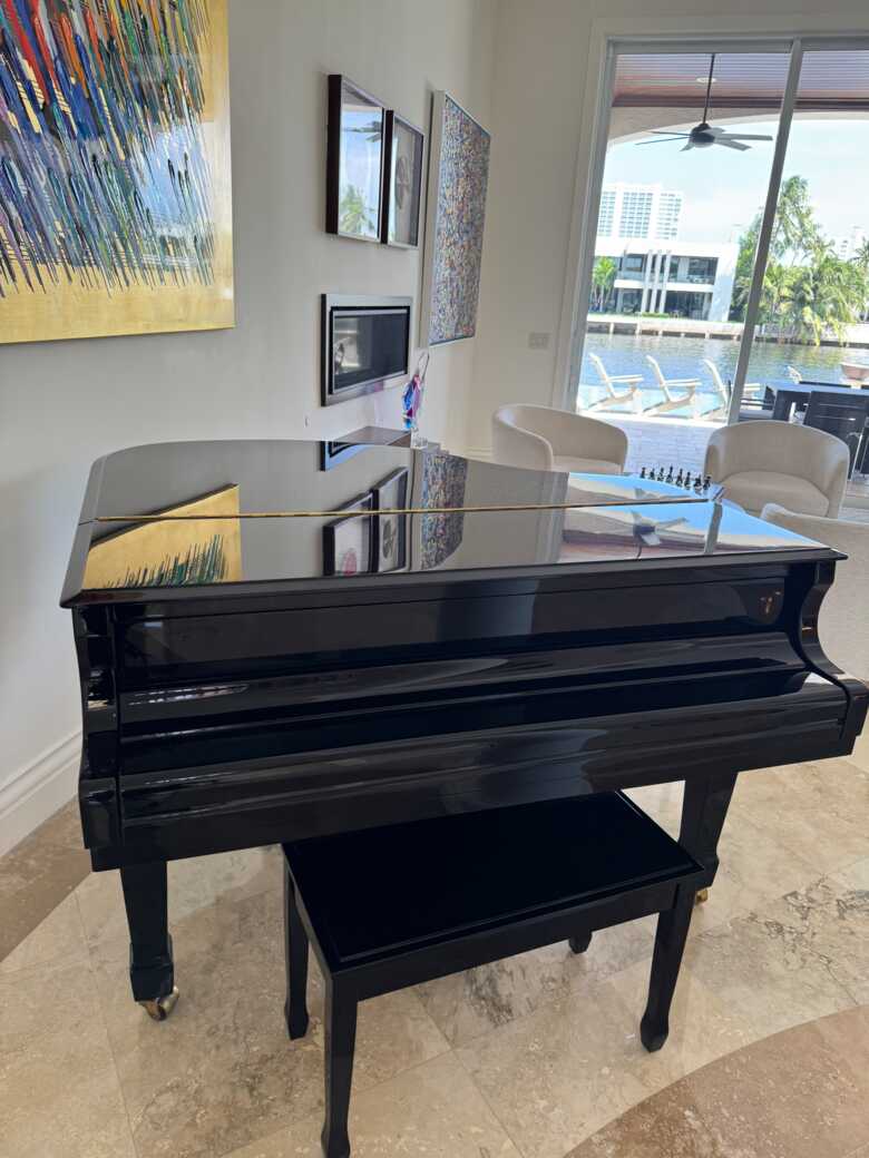 Perfect condition with bench