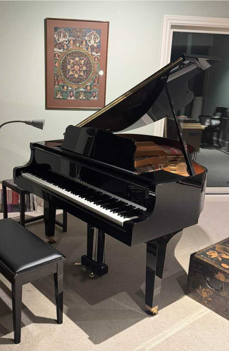Mint condition Yamaha baby grand