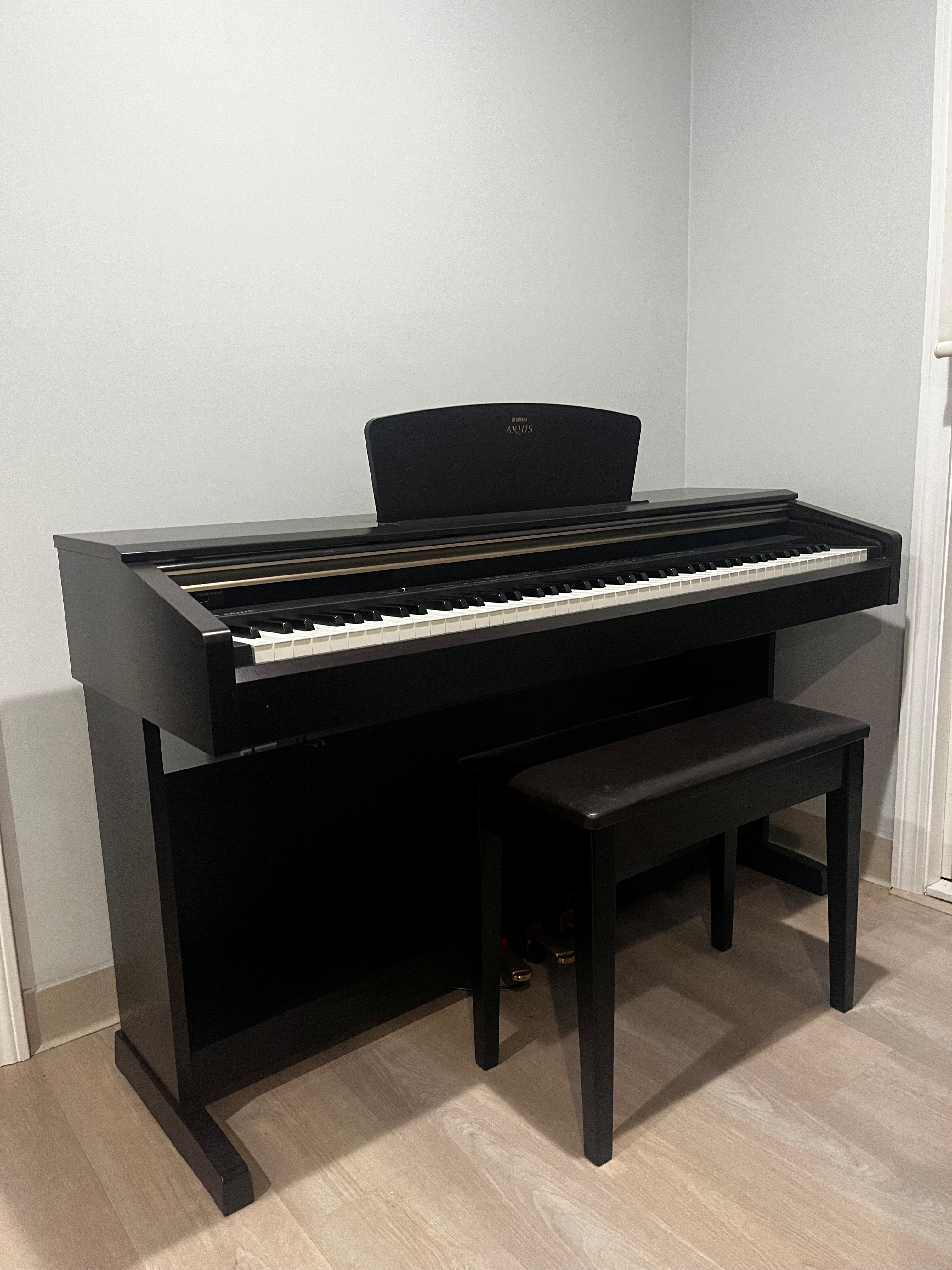 Yamaha piano 