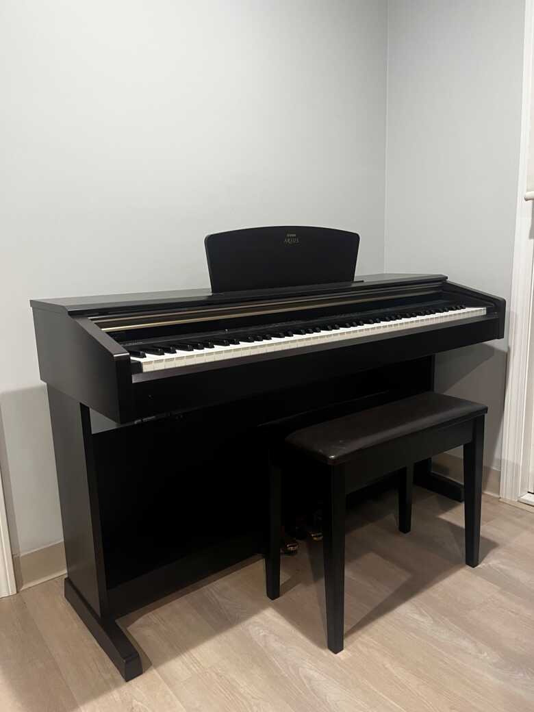 Yamaha piano 