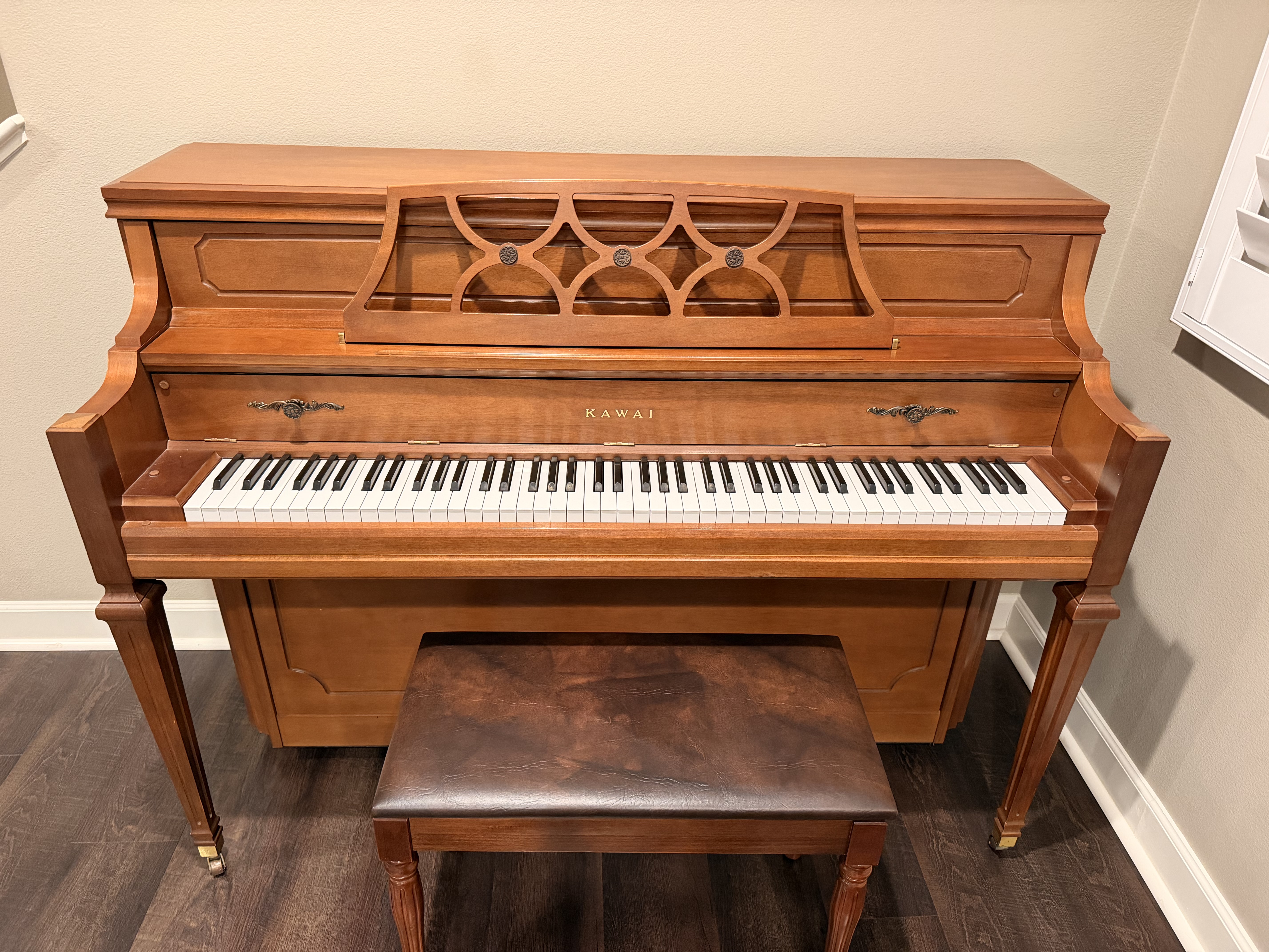 Kawai 802-I Upright Piano with Matching Bench, Excellent Con