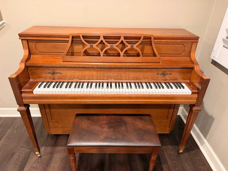 Kawai 802-I Upright Piano with Matching Bench, Excellent Con