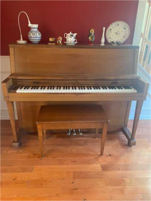 BEAUTIFUL WURLITZER PIANO WITH BENCH