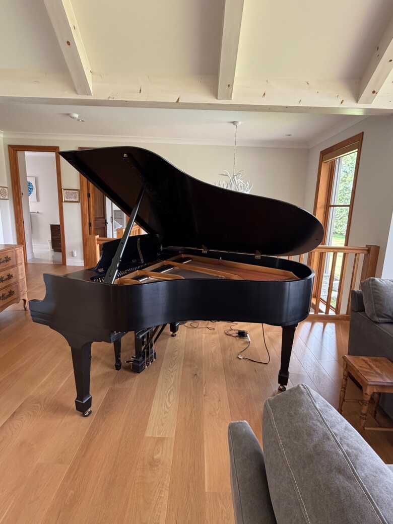 Steinway & Sons Model M Grand Piano – 5'7" – 1996 – Ebony