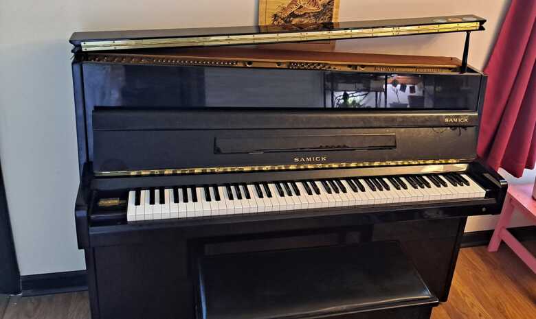 Samick Upright Piano