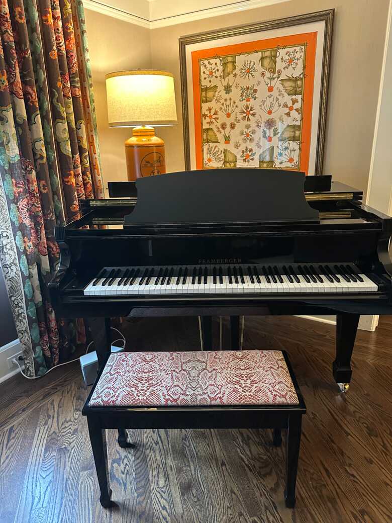 Pramberger Legacy LG-150 Baby Grand Polished Ebony 