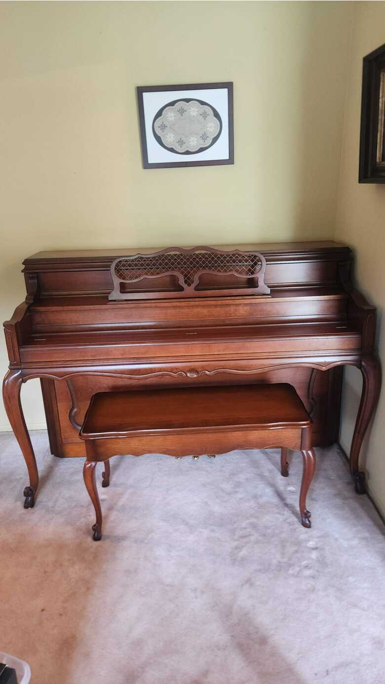 Beautiful Sohmer & Co. NY Upright Piano – Classic Elegance!