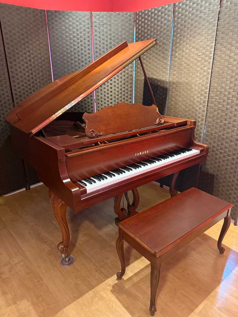 Yamaha 2006 GC1 FRENCH PROVINCIAL 5’ 3” Baby Grand One Owner