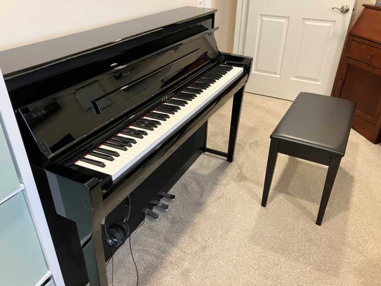 Yamaha CLP785 digital piano