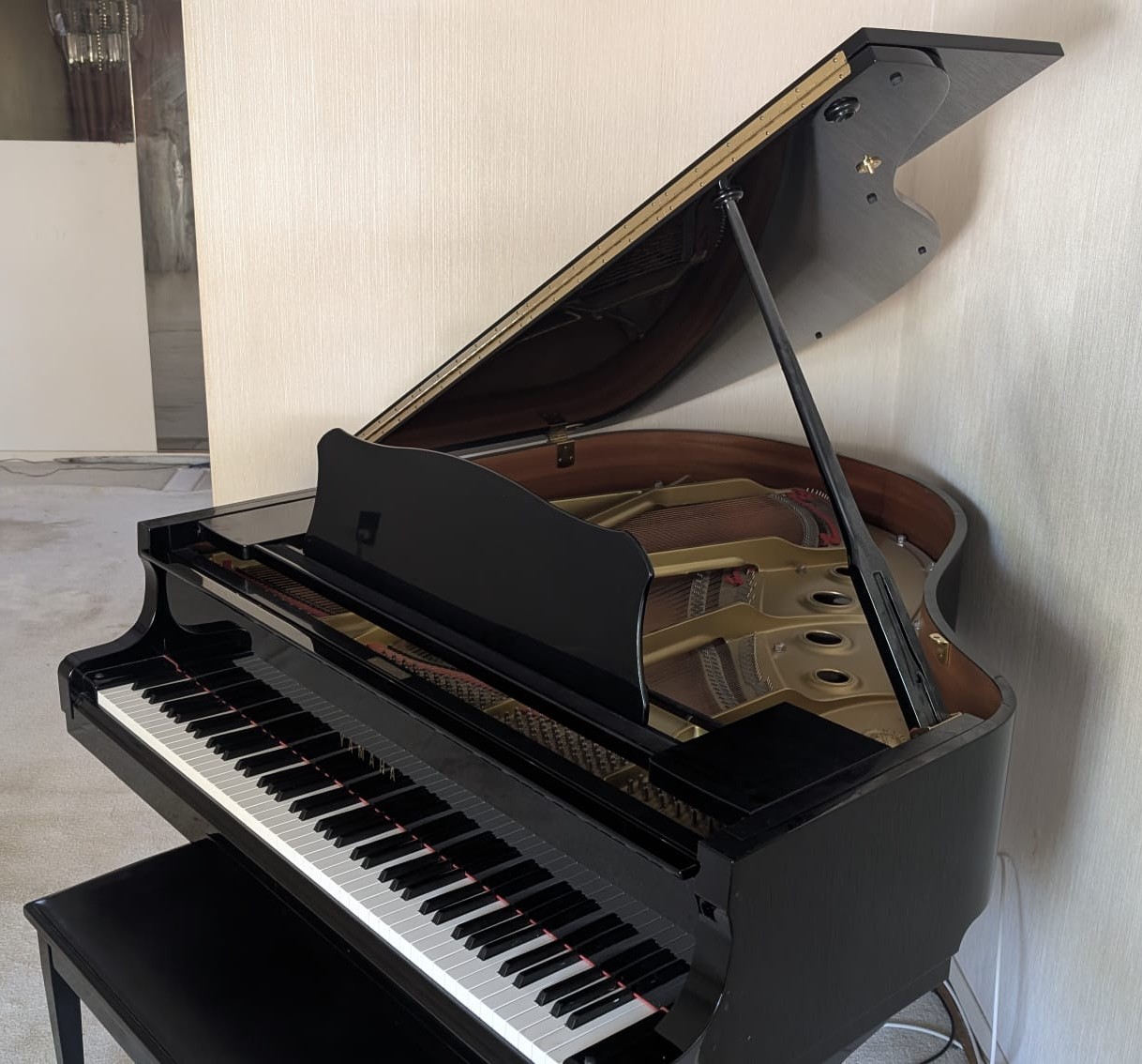 Beautiful 1992 Yamaha G1 Grand Piano (5'3") – Mint Condition