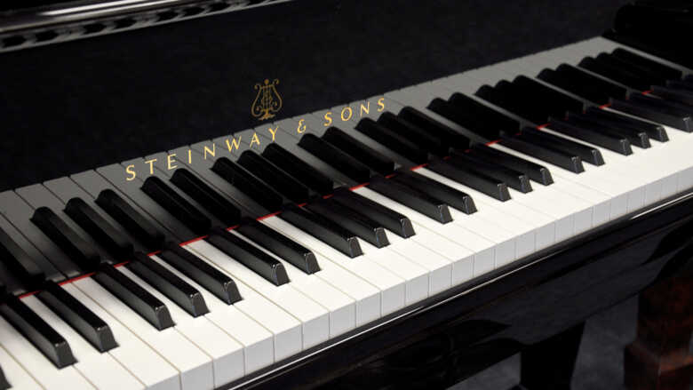 Pre-Owned 2023 Steinway Model O Grand, Polished Ebony