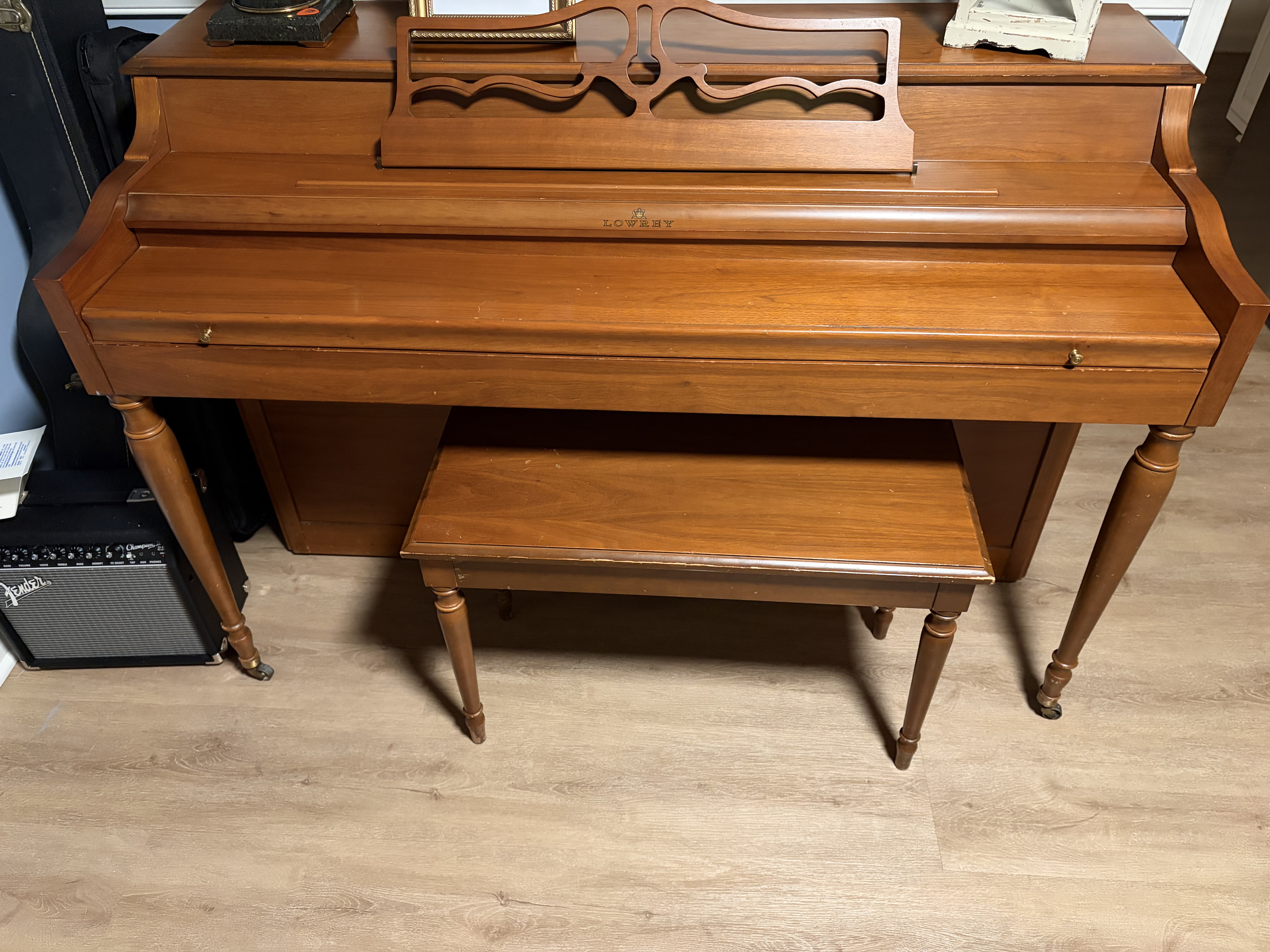 Lowrey Upright Excellent Condition Beautiful Sound