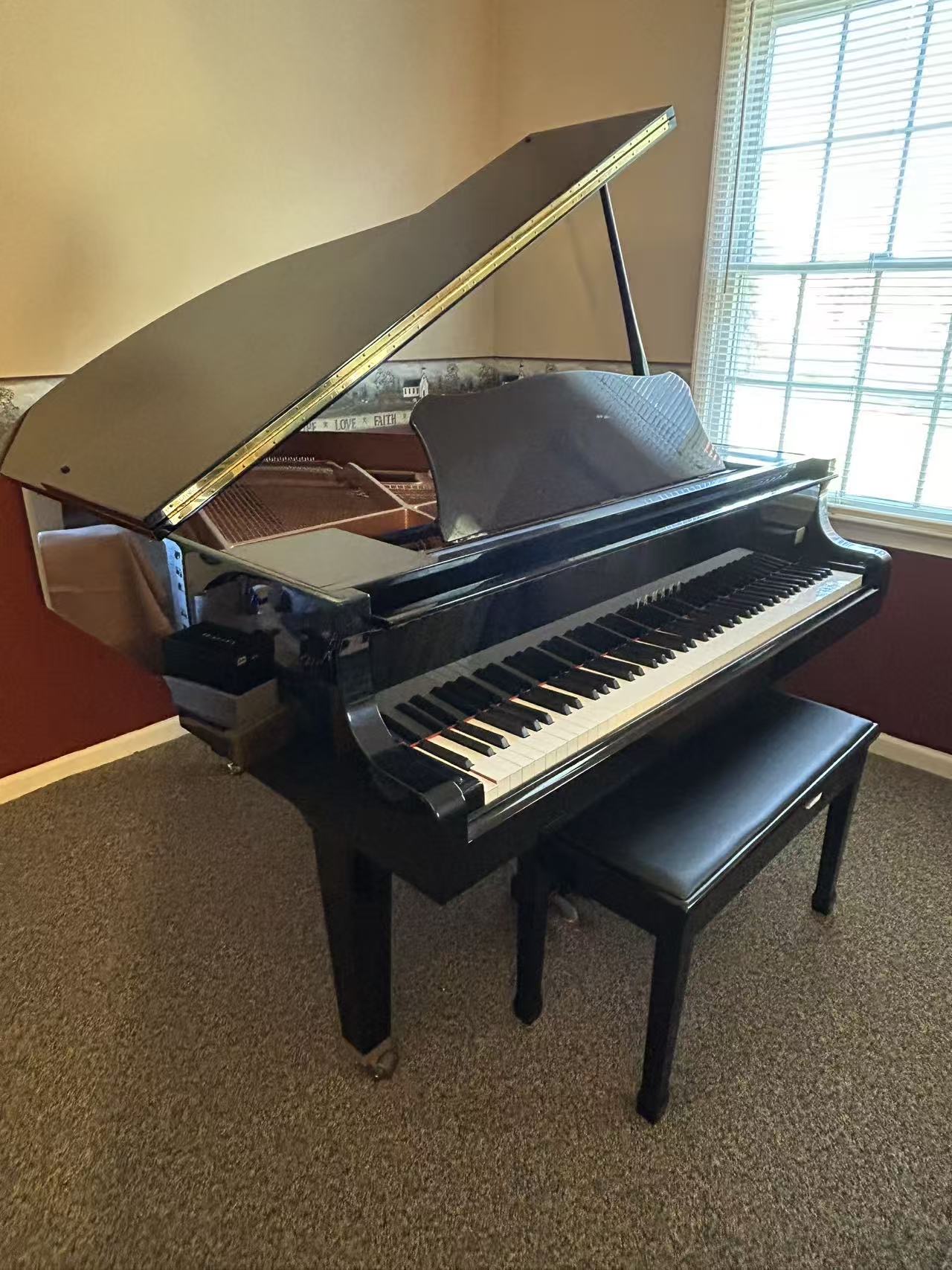 Yamaha GP1 5'3" Grand Piano Polished Ebony Japanese Made