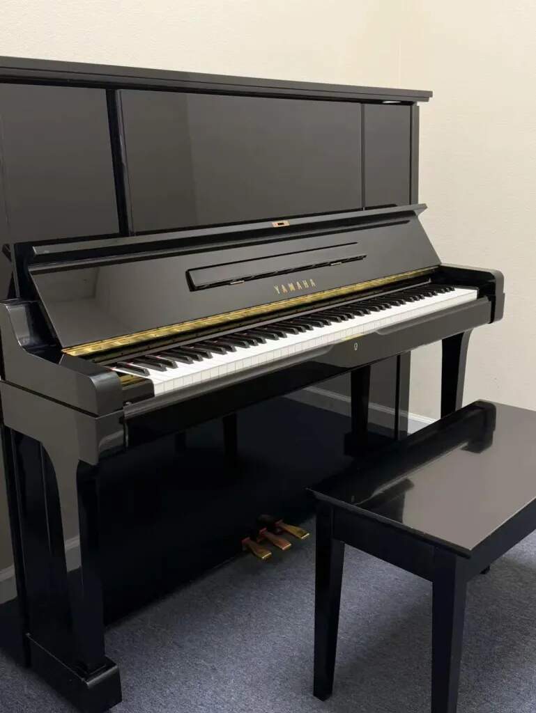 1987 Yamaha UX-3 Professional Upright in good condition