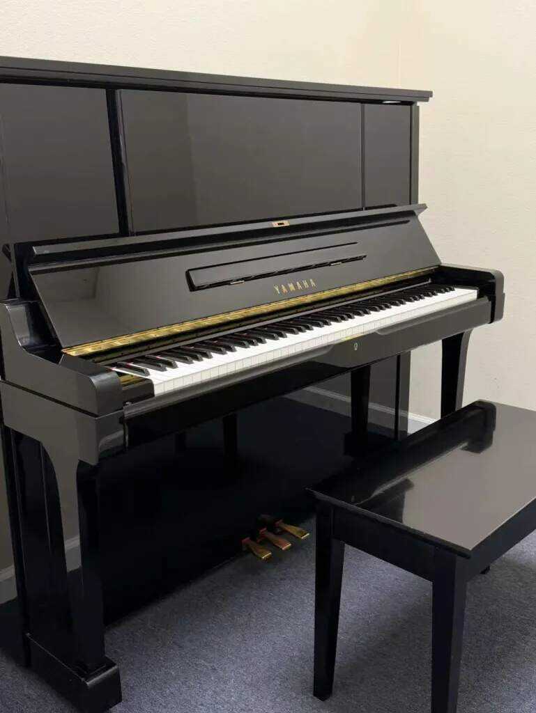 1987 Yamaha UX-3 Professional Upright in good condition