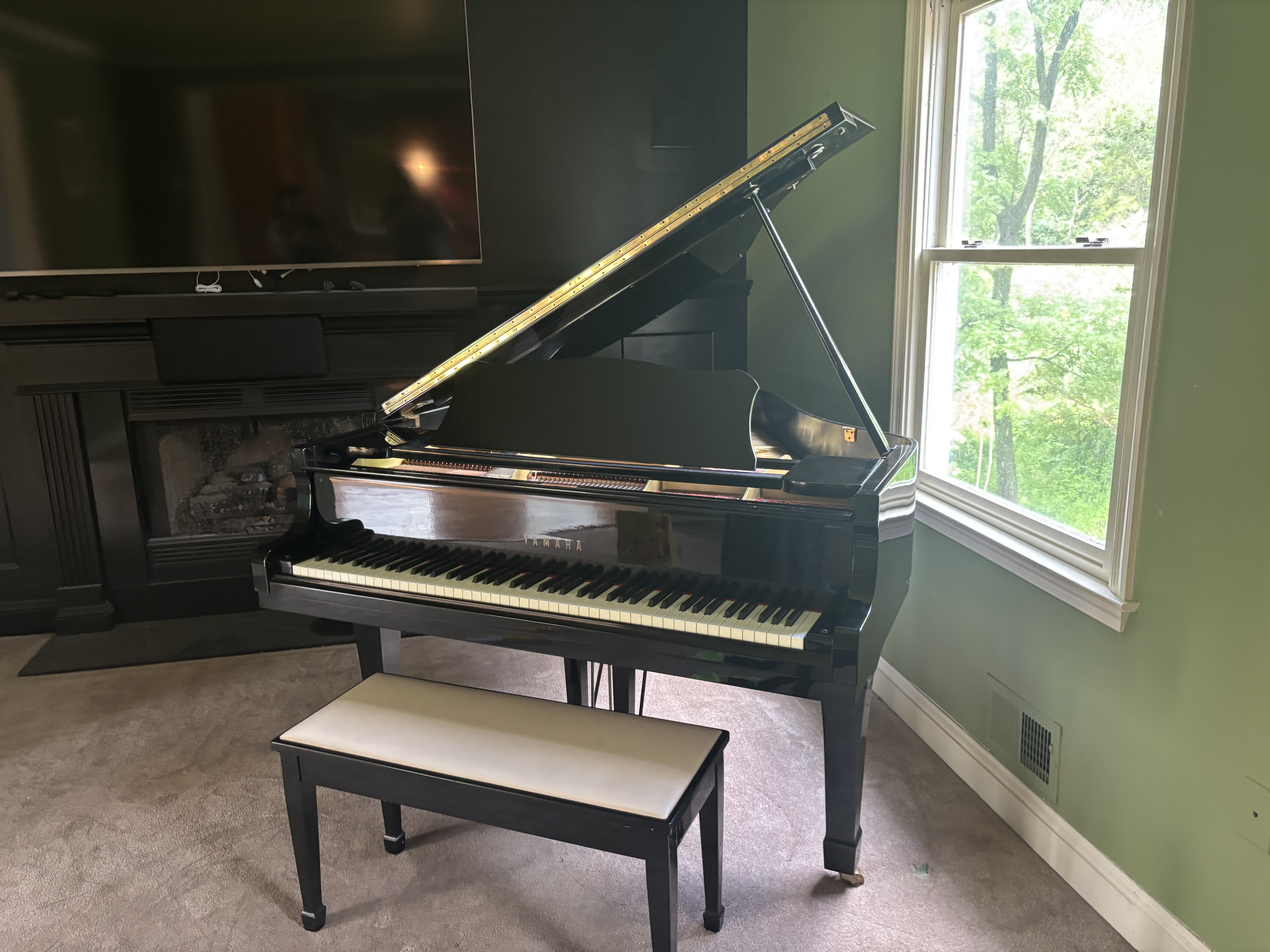 Yamaha G1 Baby Grand High Gloss Ebony w Bench