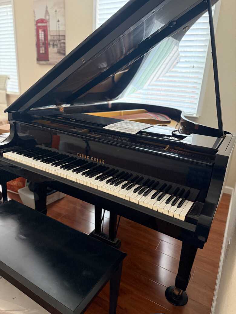 Young Chong Grand Piano-G185 