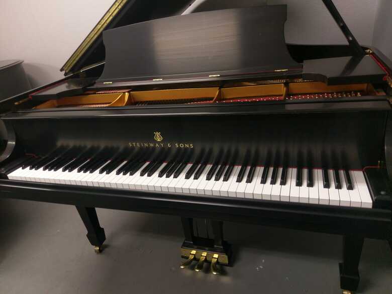 GLORIOUS Steinway & Sons Model S Baby Grand