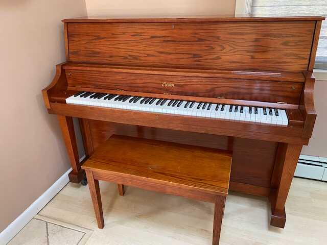 Boston / Steinway Upright Piano (MINT)