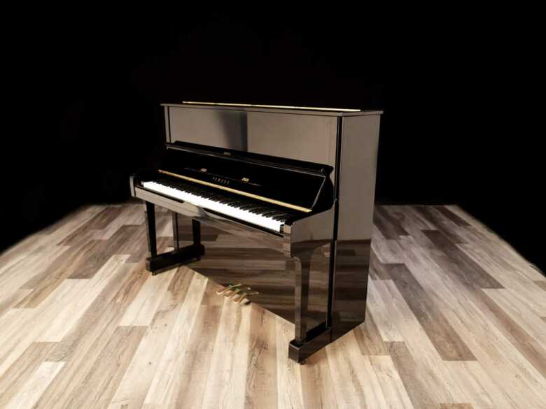 1980 Yamaha U1 Upright 48" High Gloss Ebony