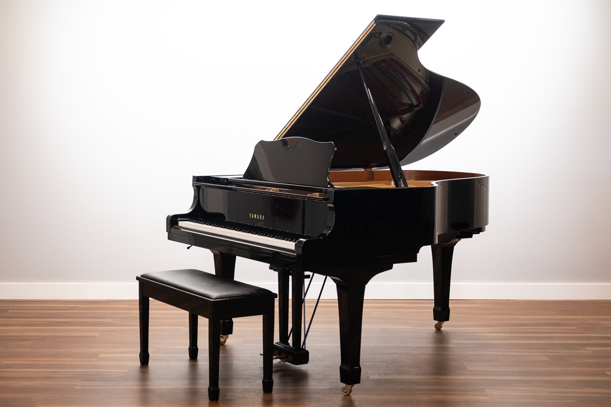 1993 Yamaha Model C3 Grand Piano | Polished Ebony - Excellen
