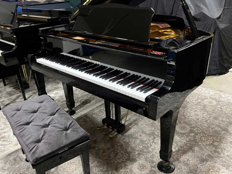 Pretty 5'2" gloss ebony baby grand piano-excellent condition