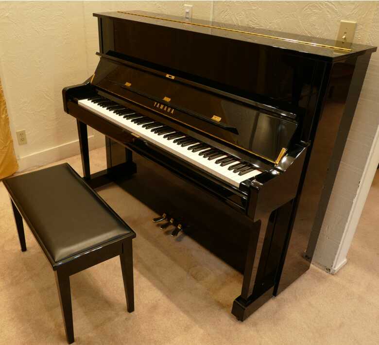 Like New Yamaha U1 Professional Upright in Polish Ebony