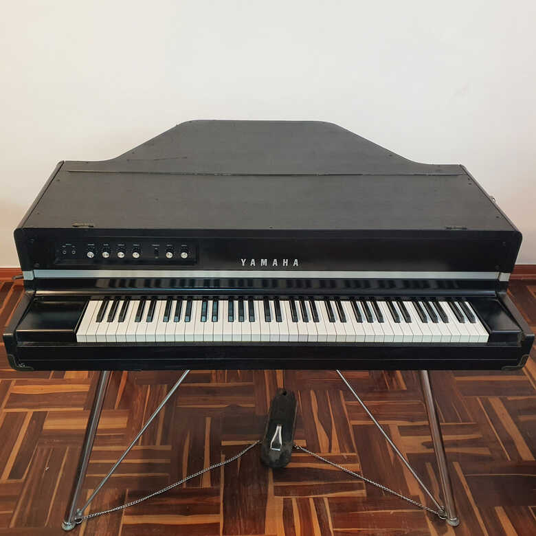 Electro acoustic piano Yamaha CP70