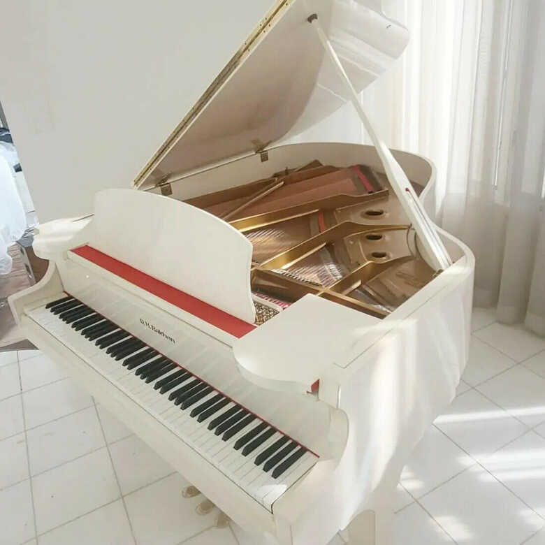 Lot 074 - DH BALDWIN white baby grand piano