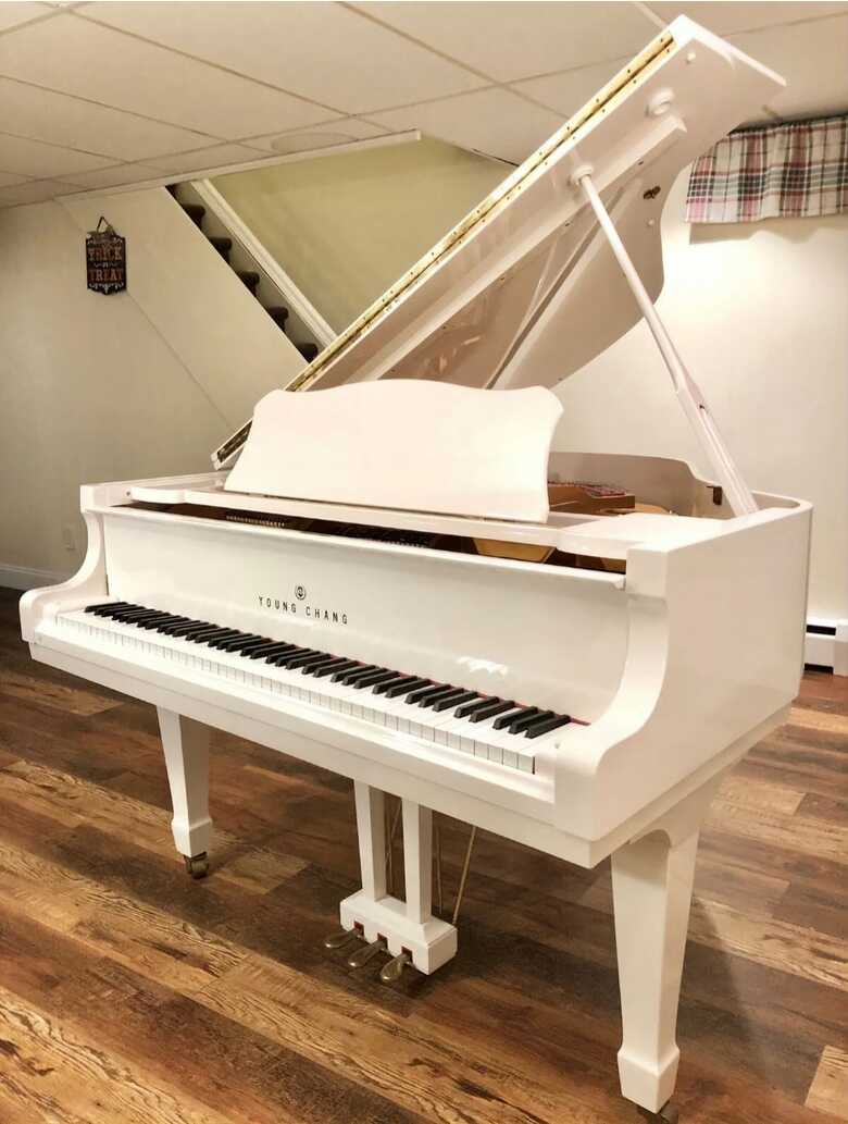 Gorgeous grand piano Young Chang G-150