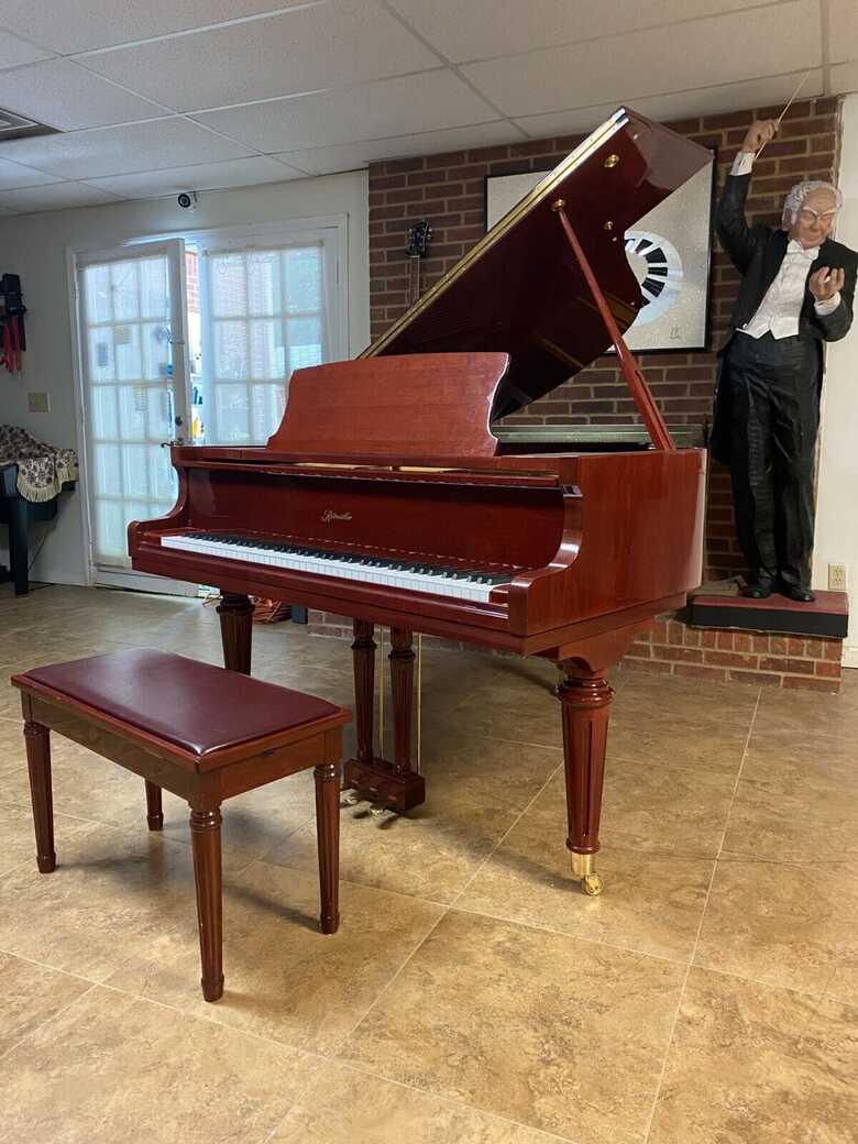 Exceptional 5'3 baby grand piano