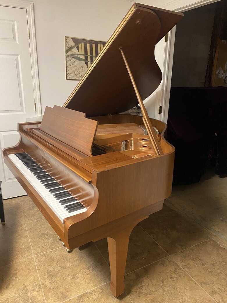 5'1 Kawai Baby Grand piano