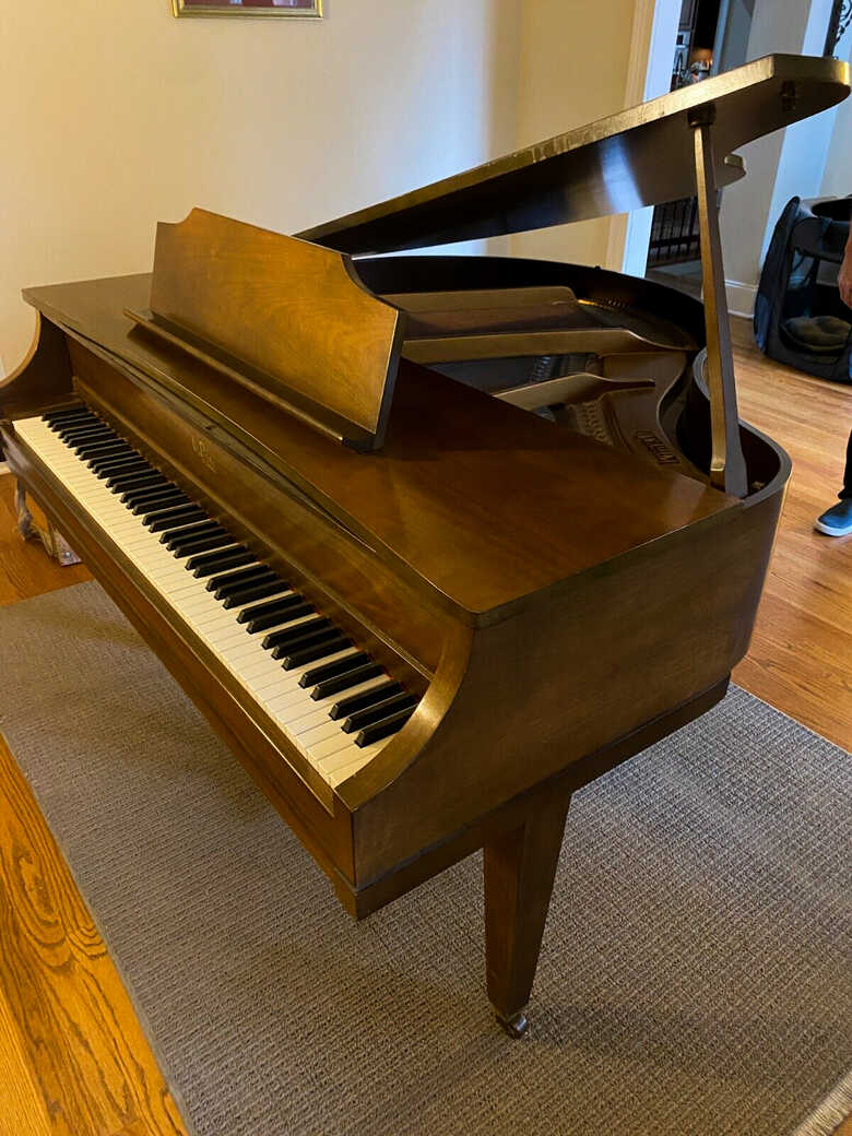 Super cute baby grand piano by Kimball 4'4''