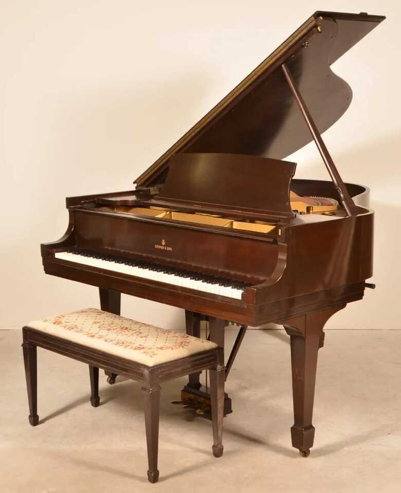 Steinway & Sons Mahogany Baby Grand Piano 5'2''