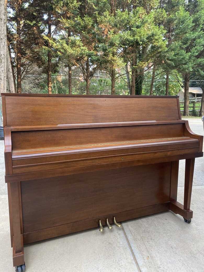 Yamaha upright piano 44''