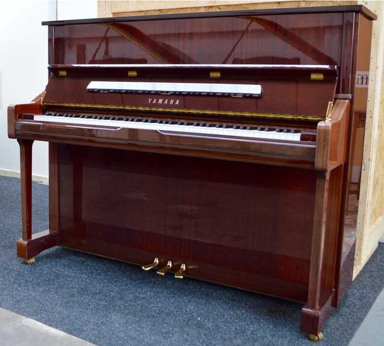 Yamaha U1 upright piano pristine condition