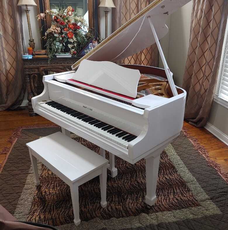 White Baby Grand Piano 4'8'' one owner