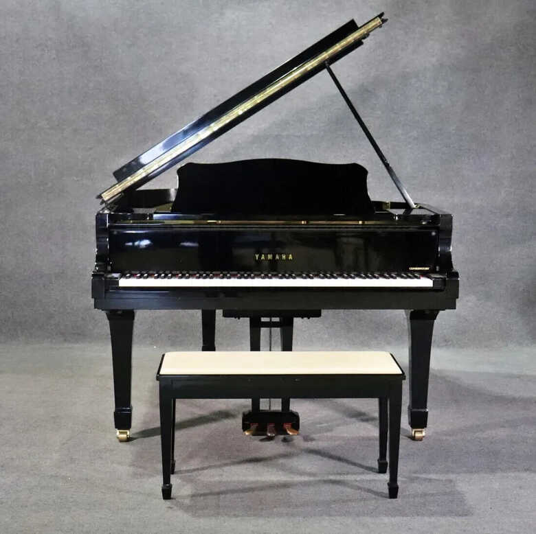Superb grand piano Yamaha 6'1'' model C3 X like a new one