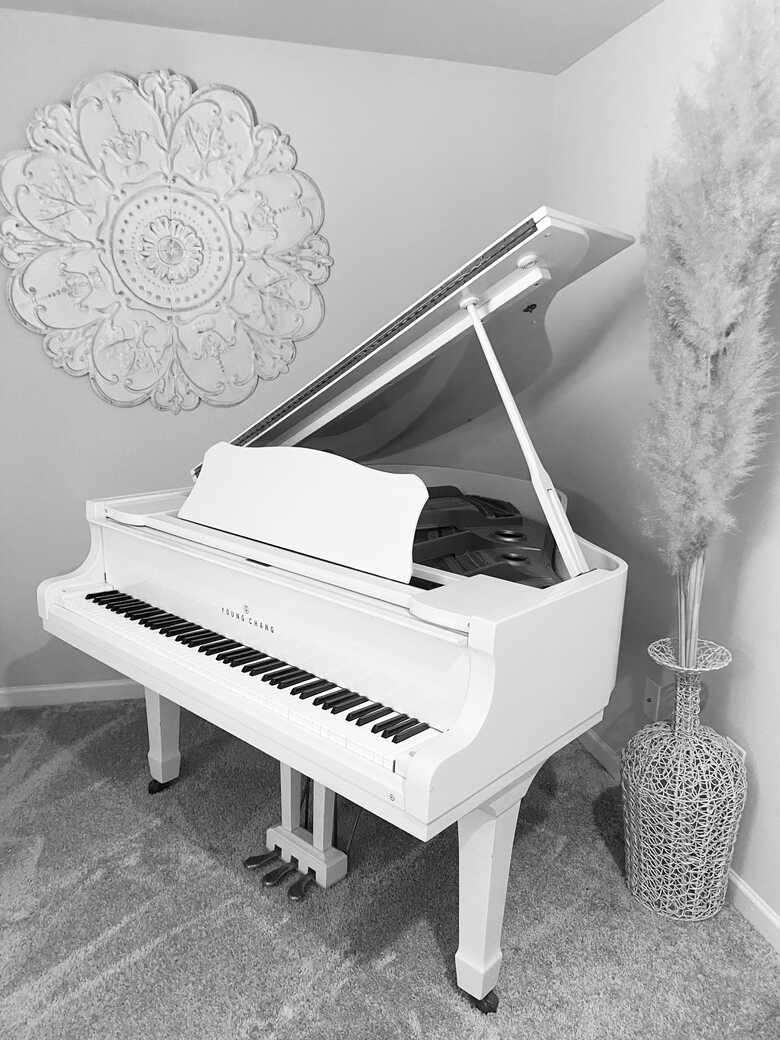 YOUNG CHANG G-157 - 5'2'' baby grand white piano