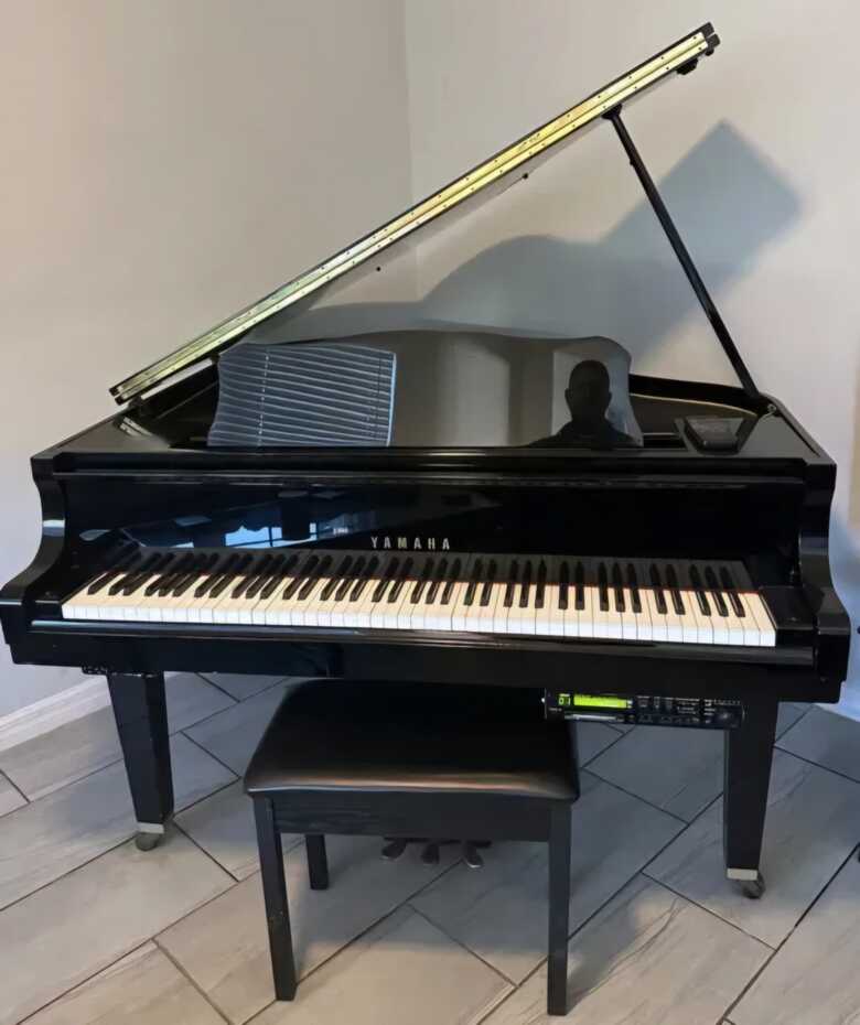 Yamaha DGT2IIXG disklavier baby grand piano 3'