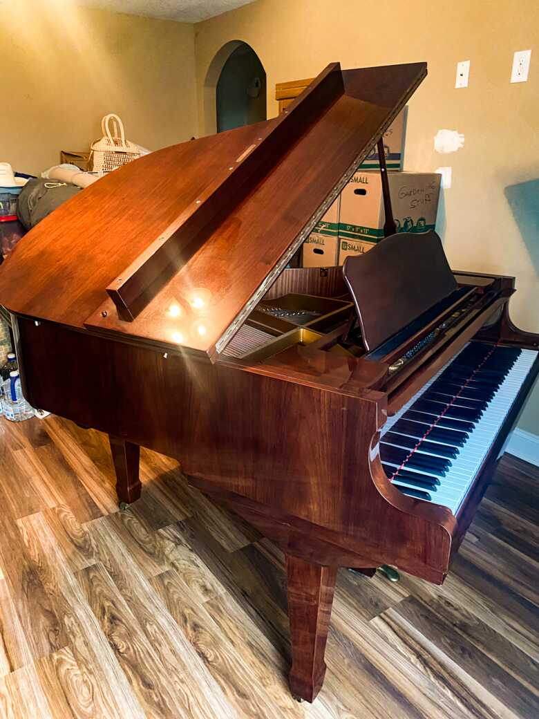 Amazing mahogany baby grand piano 5'2'' Bergmann