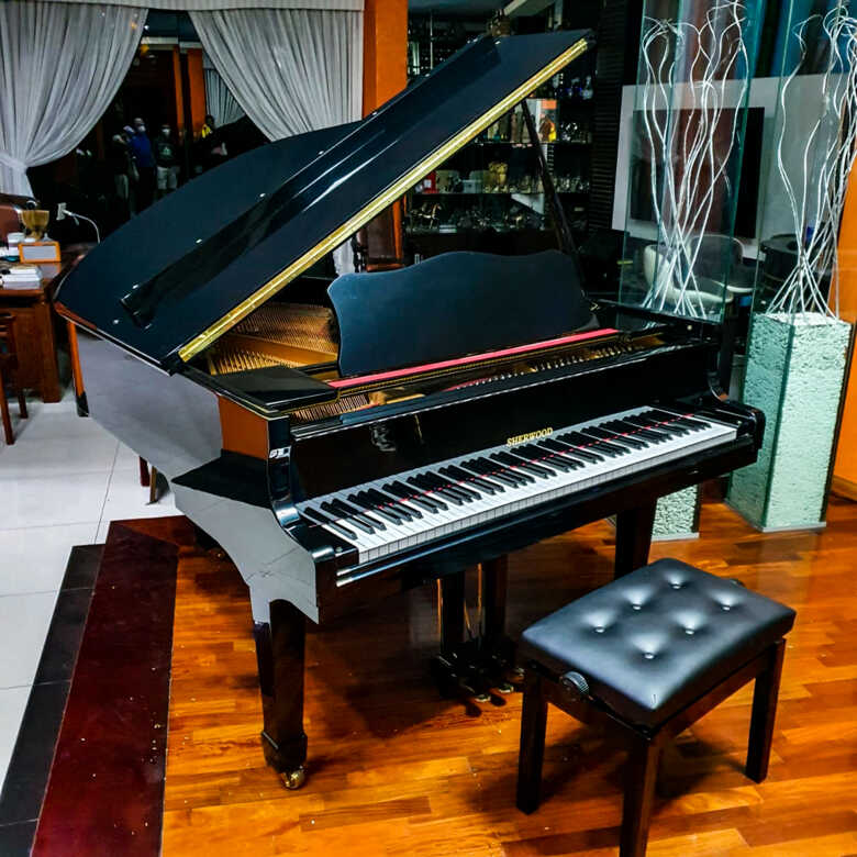 Stunning Sherwood 6'1'' grand piano