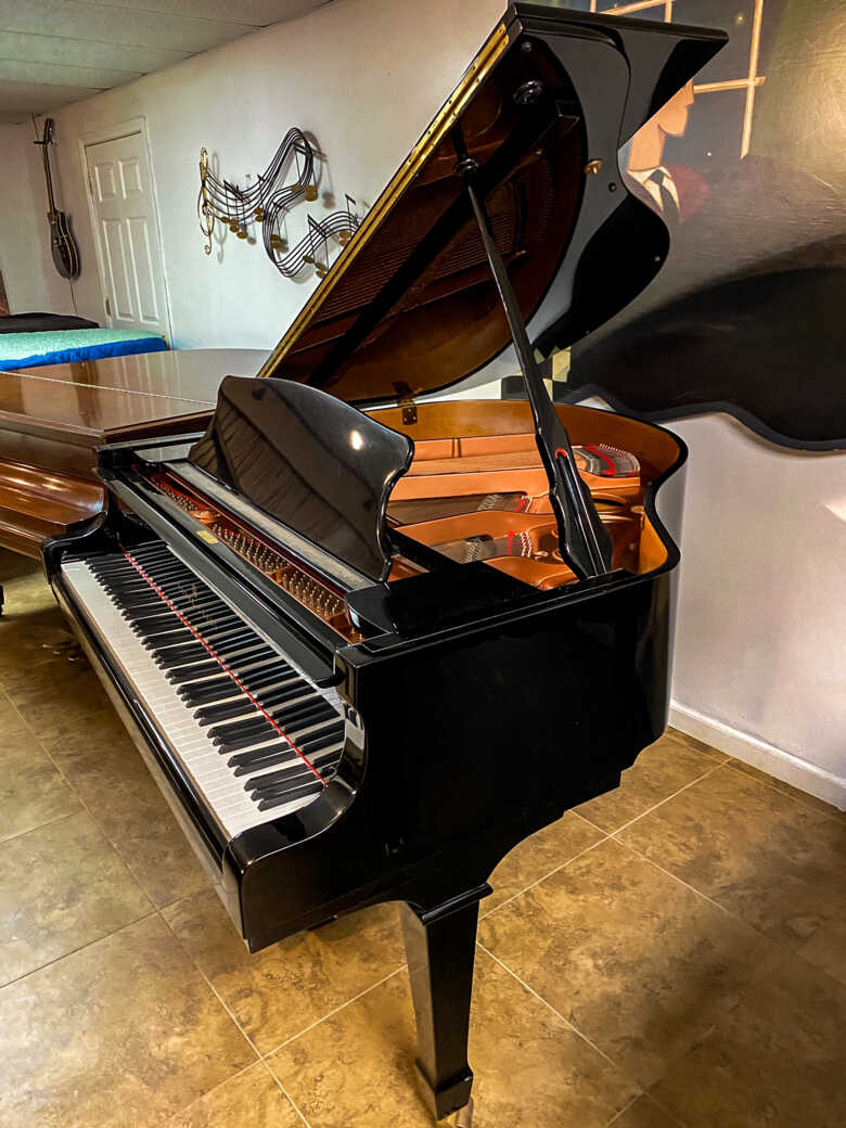 Excellent Young chang PG-150 5' baby grand piano