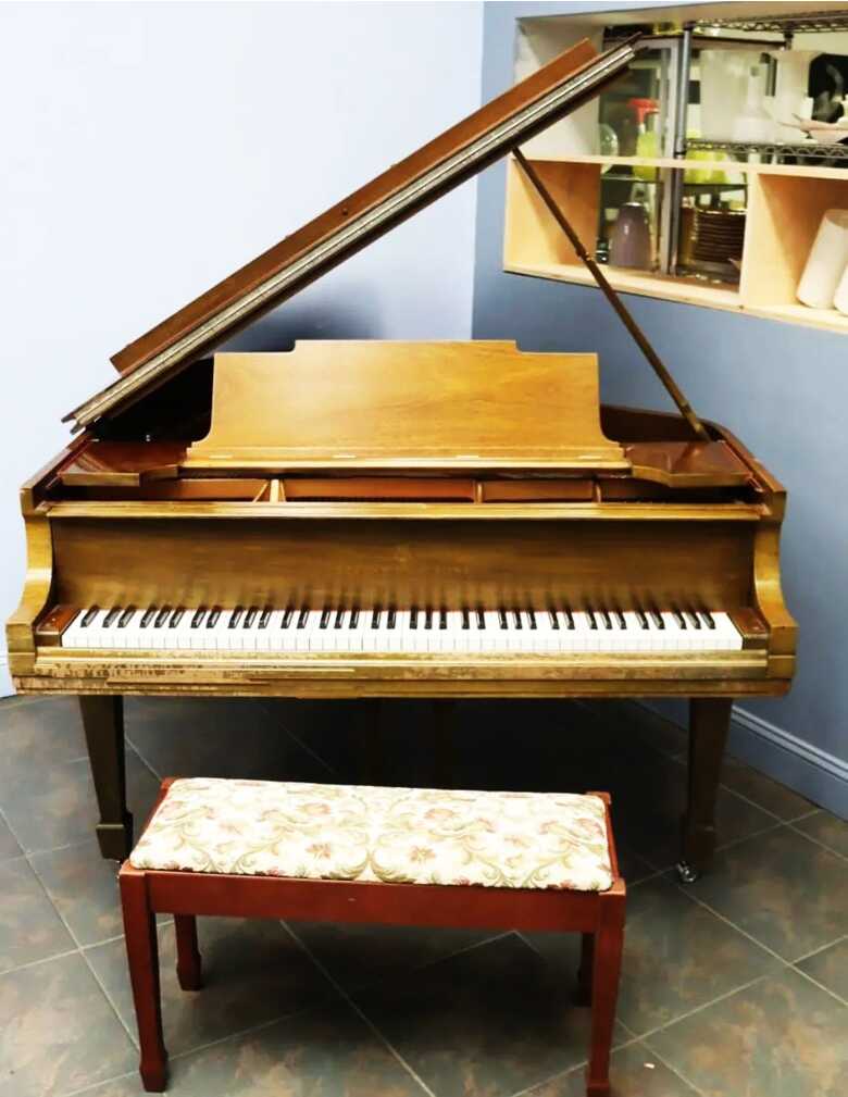 Steinway And Sons Model M Piano 5'7''